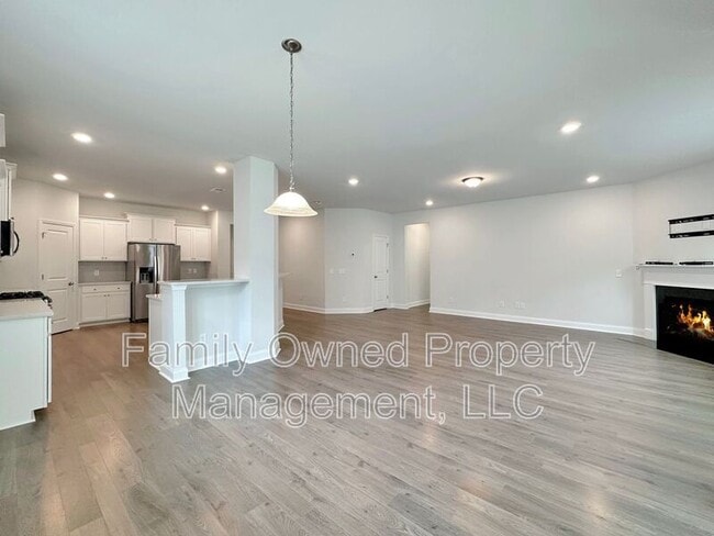 Building Photo - 302 Witch Hazel St