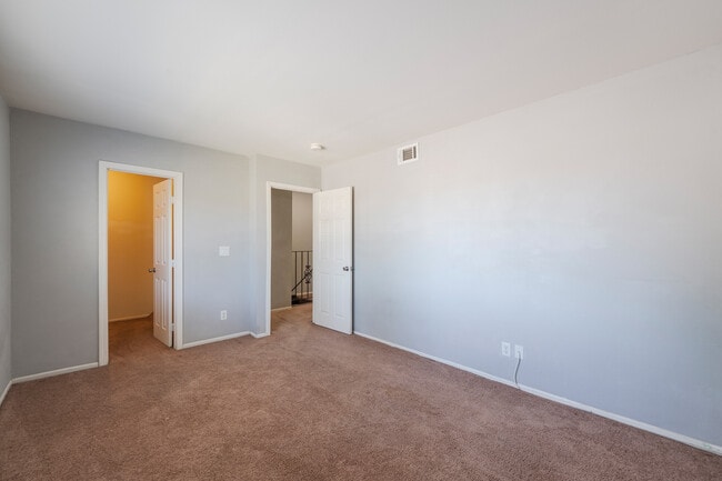 Building Photo - 2044 N Avenida Vista Del Monte