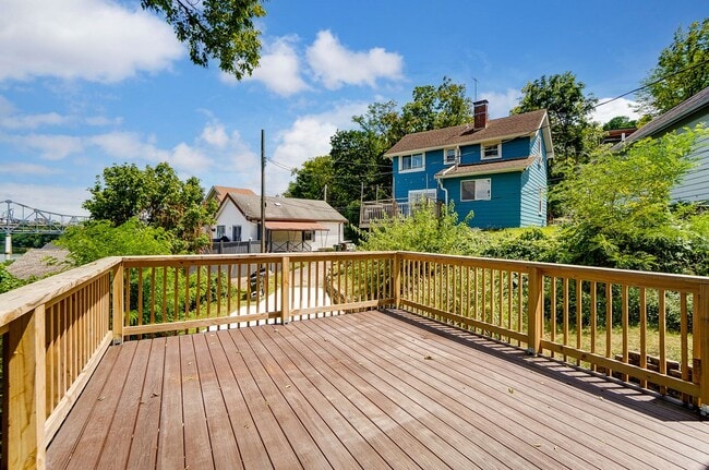 Building Photo - 2 Bedroom, 1 Bath With Amazing Views!