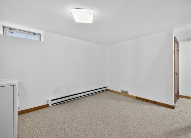 Building Photo - 27 S Crescent Circuit