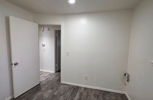 Building Photo - 3 bedroom 1 bath