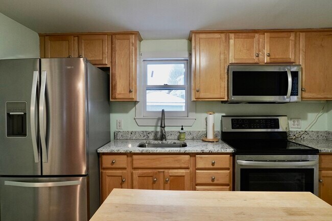 Building Photo - 27 Turner St