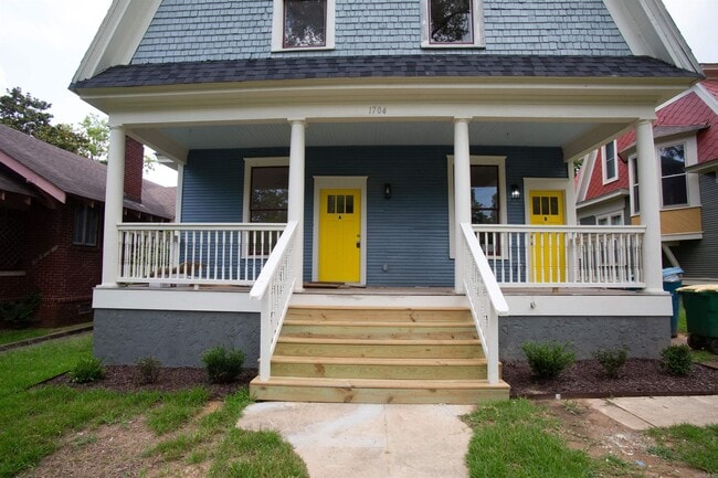 Building Photo - 1704 S Park St