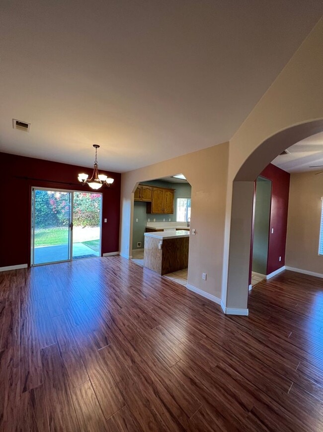 Building Photo - 9914 Paper Moon Way