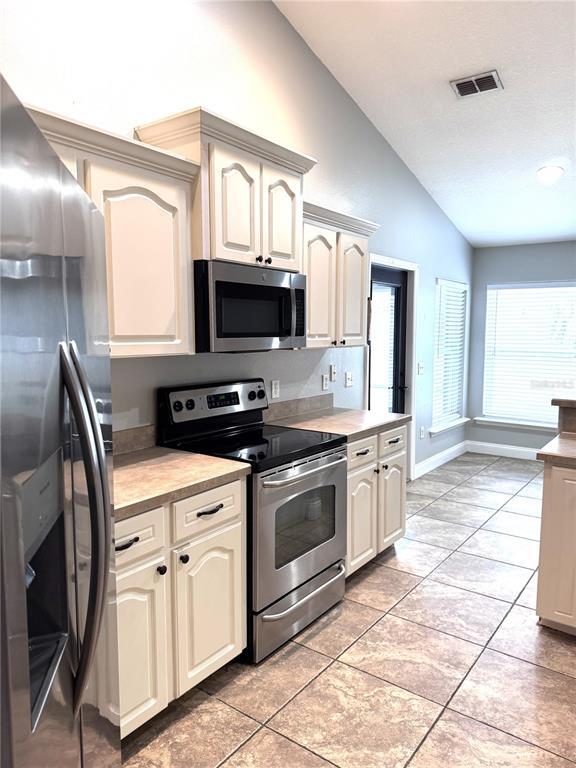 Building Photo - 2616 Hickory View Loop