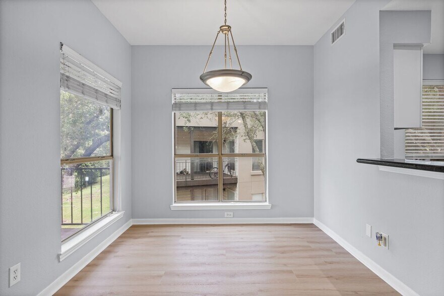 Building Photo - 6000 Shepherd Mountain Cove