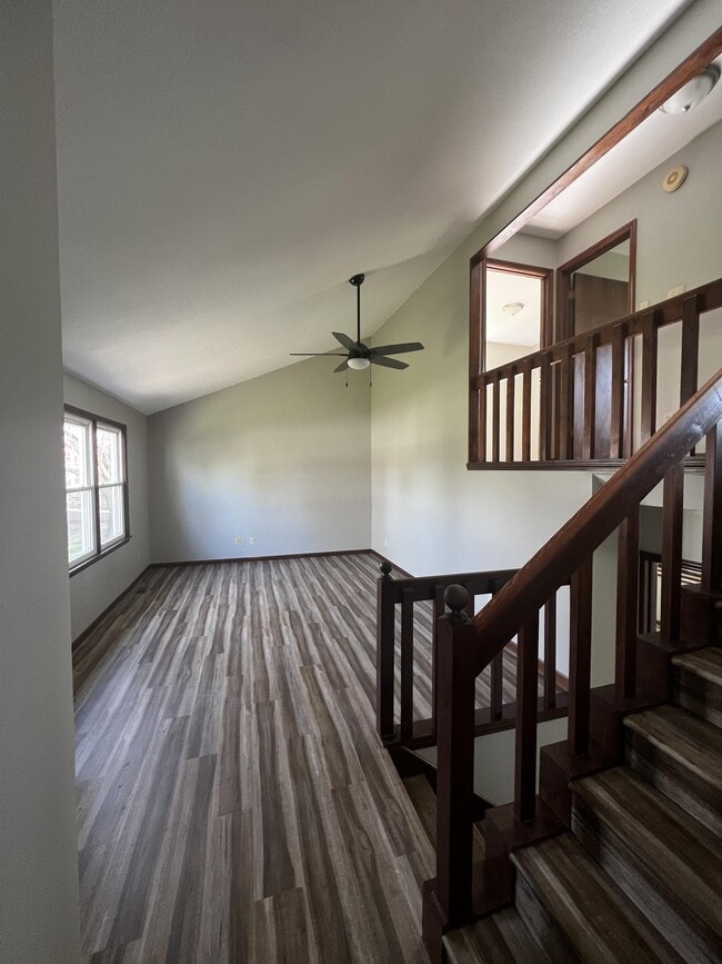 Building Photo - 2834 SE Glenside Ct