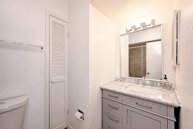 Building Photo - 2232 S Piney Point Rd