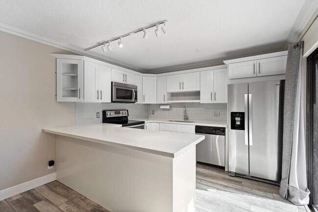 Building Photo - 1765 San Jose Dr