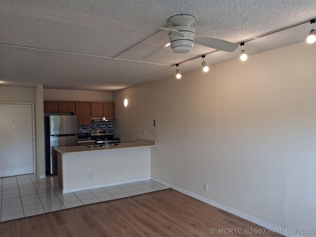 Building Photo - 2401 Riverside Dr