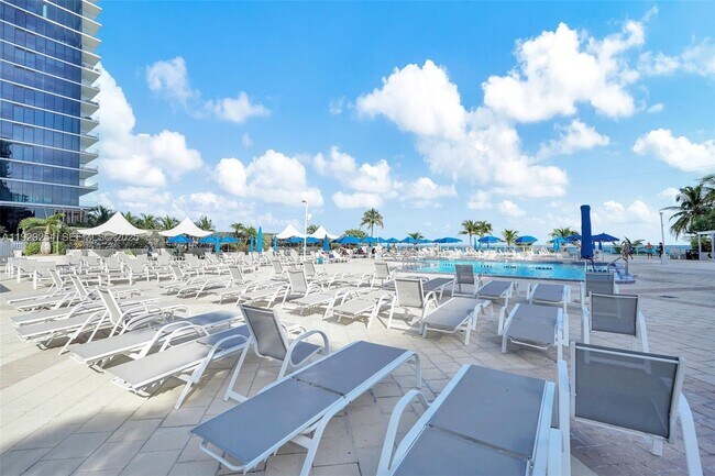 Building Photo - 2030 S Ocean Dr