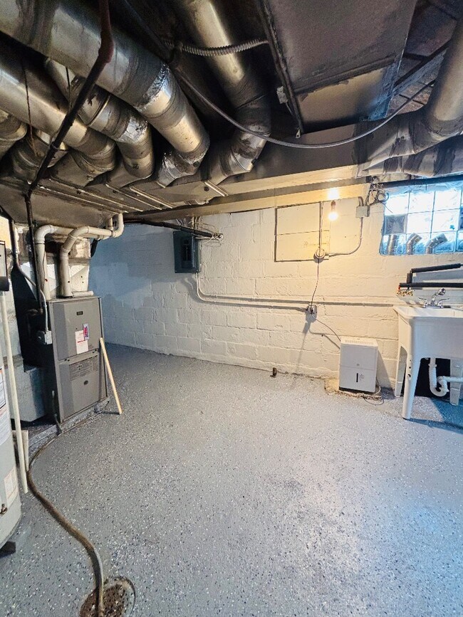 Building Photo - 7126 W Congress St