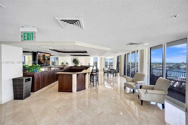 Building Photo - 100 S Birch Rd