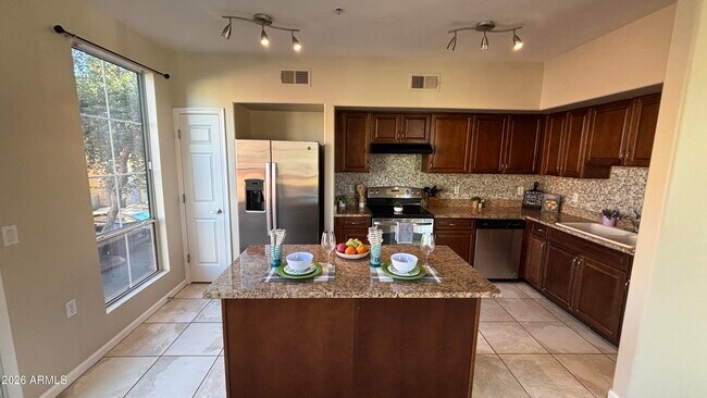 Building Photo - 1920 E Bell Rd