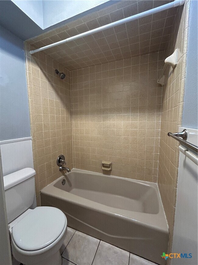 Building Photo - 826 Timber Dr