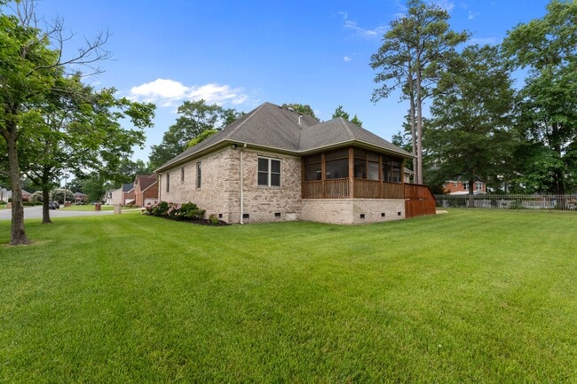 Building Photo - 2300 Greenwing Ct