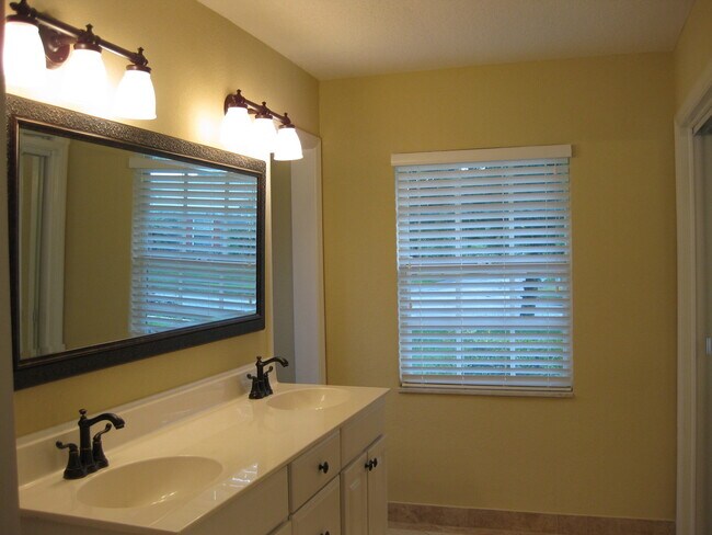 Building Photo - WINTER PARK POOL HOME WITH WINTER PARK SCHOOLS! (Orange County Winter Park Schools)