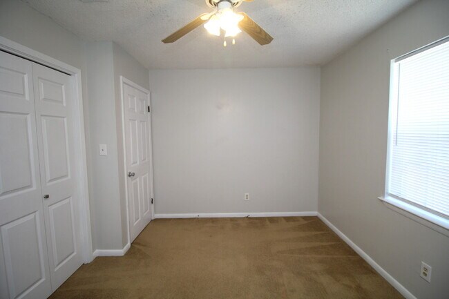 Building Photo - Gulf Breeze Rental: 3 Bedroom Brick Home w...