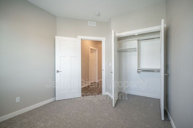 Building Photo - 1801 Jennie Lee Dr