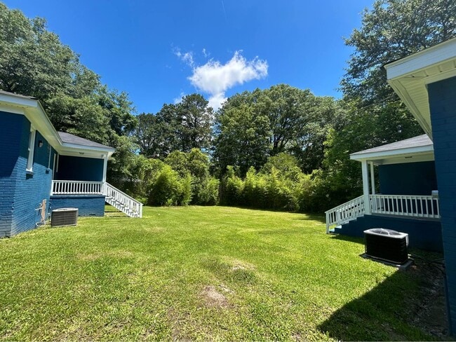 Building Photo - Convenient Columbia Living – Renovated Duplex Near Two Notch & Forest Dr