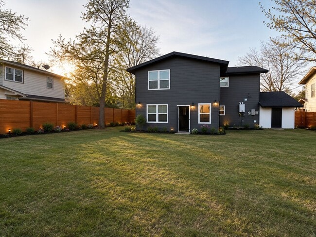 Building Photo - *** Near Domain * Stunning 5 Bedroom 4 Bath House with Garage * Fully Furnished * Designer Decora...