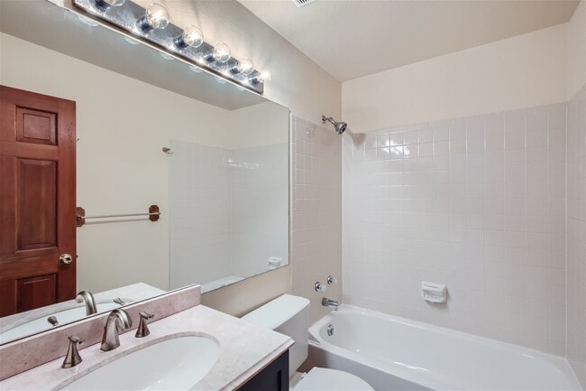 Building Photo - Beautiful Home in Summer Valley!