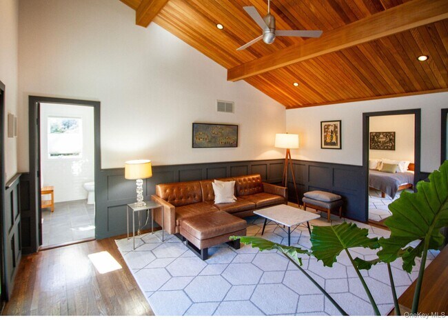 Building Photo - 5 Southwood Ln