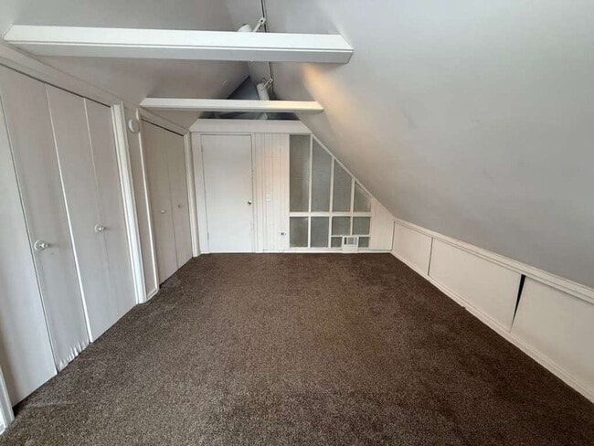 Building Photo - 3-BED, 1 BATH BEAUTIFUL SINGLE- FAMILY HOME IN MAPLE HEIGHTS!