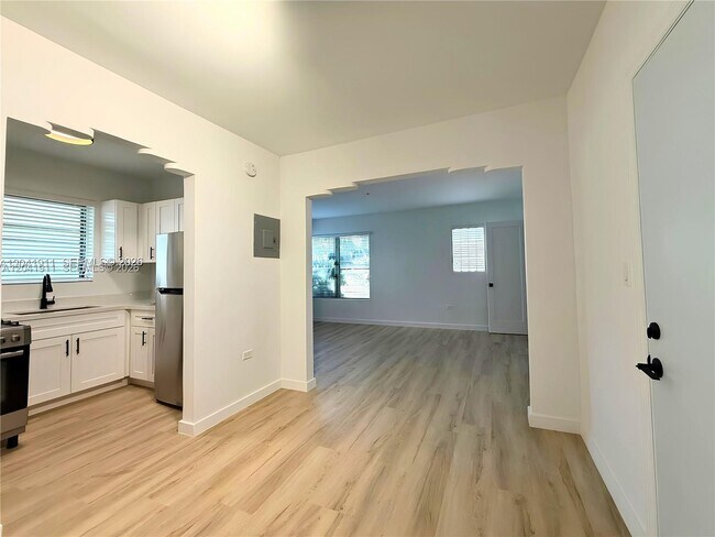 Building Photo - 641 10th St