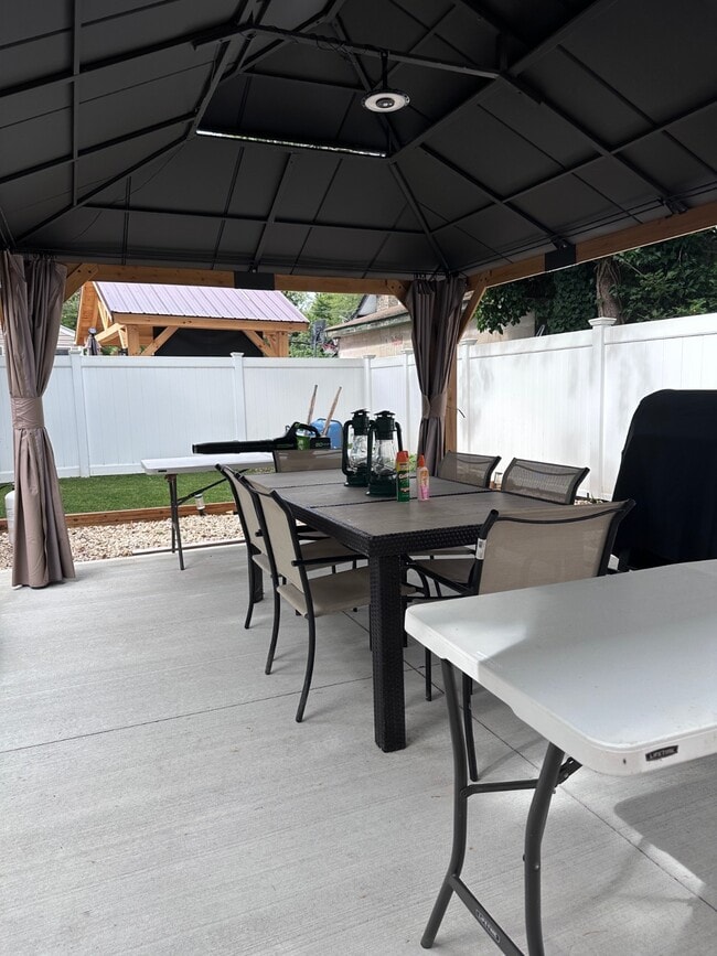 Building Photo - 107 Fairview Ave