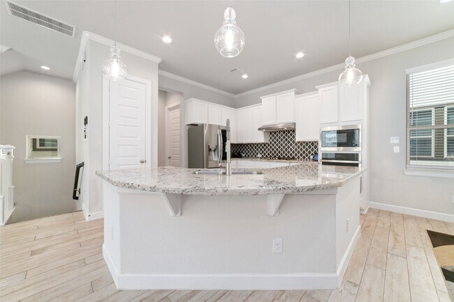 Building Photo - 4011 Centre Valley Ln
