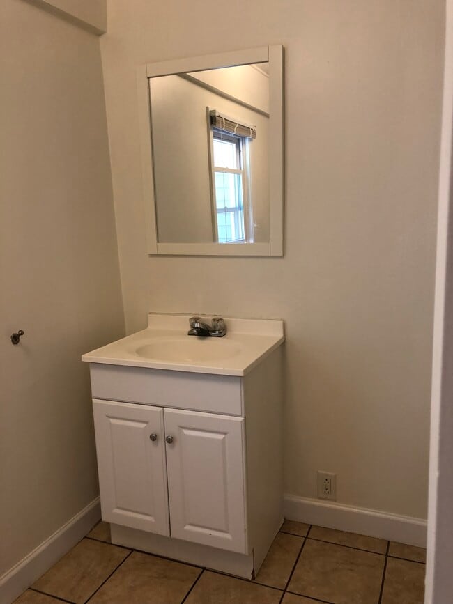 Building Photo - 119 Hudson St