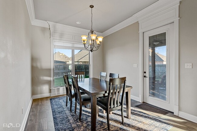 Building Photo - Beautiful 3 Bed 2 Bath Home Right Off of S...