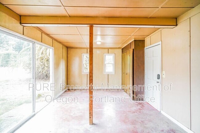 Building Photo - 32125 SE Hinman Ave