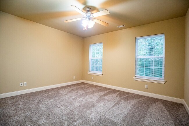 Building Photo - 605 Tunbridge Dr