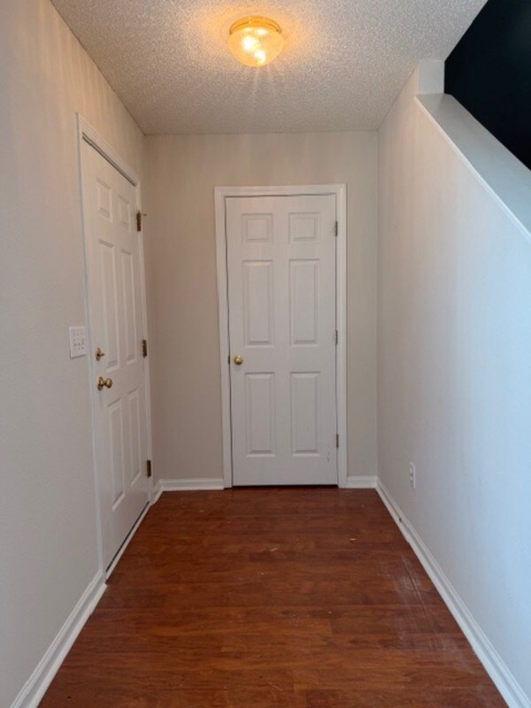 Building Photo - 412 Killian Green Dr