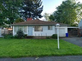 Building Photo - 1530 Manor Dr