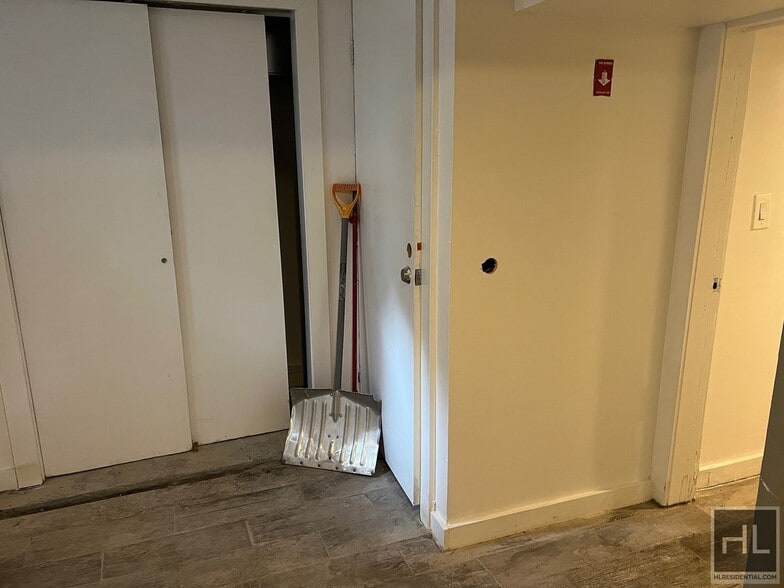 Building Photo - 2BR 1BA Lower Level All Utilities Included w/ Laundry Beside Highland Park