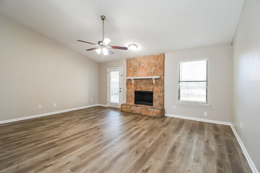Building Photo - 7323 Sweet Rose Ln