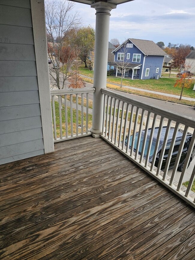 Building Photo - 1737 Moses Ave