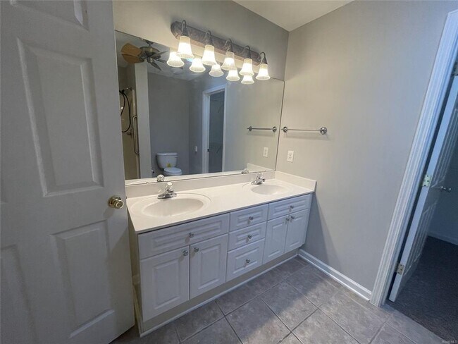 Building Photo - 28 Penton Ct