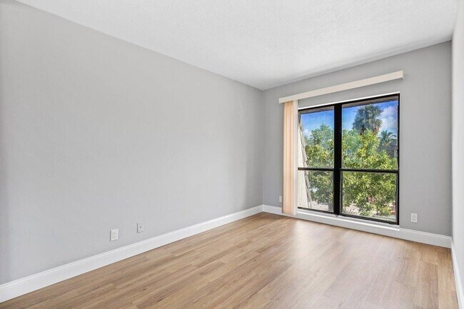 Building Photo - 1781 N Congress Ave