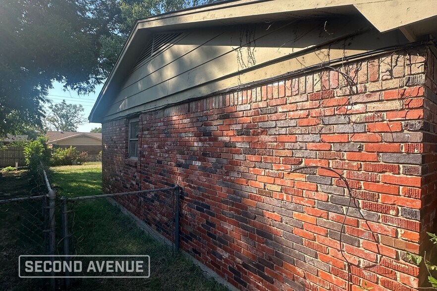 Building Photo - 10913 N McKinley Ave