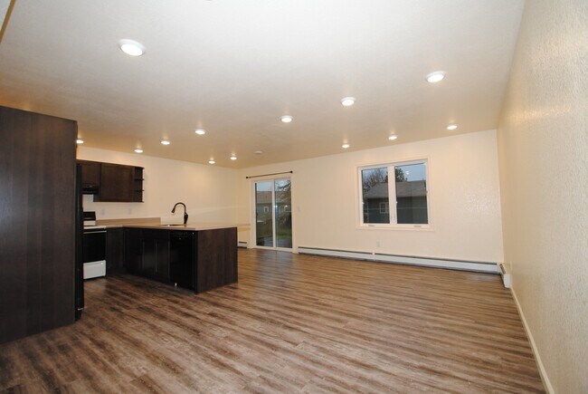Building Photo - 4922/4924 Princeton Drive