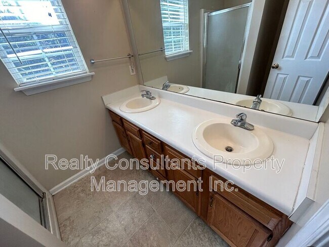 Building Photo - 600 Summerwalk Rd