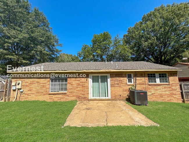 Building Photo - 3415 Castle Dr