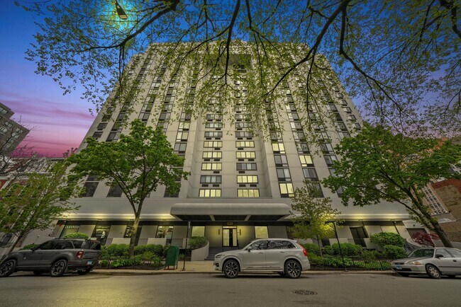 Building Photo - 1221 N Dearborn St