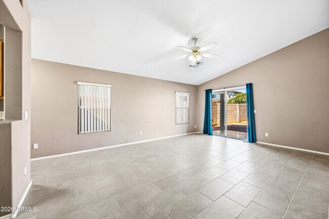 Building Photo - 858 E Monterey St