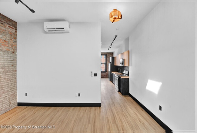 Building Photo - 117 Penn Ave