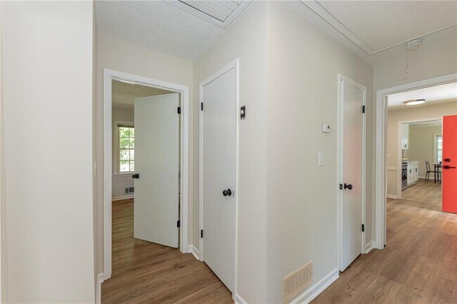 Building Photo - 472 Edwards Ct NW